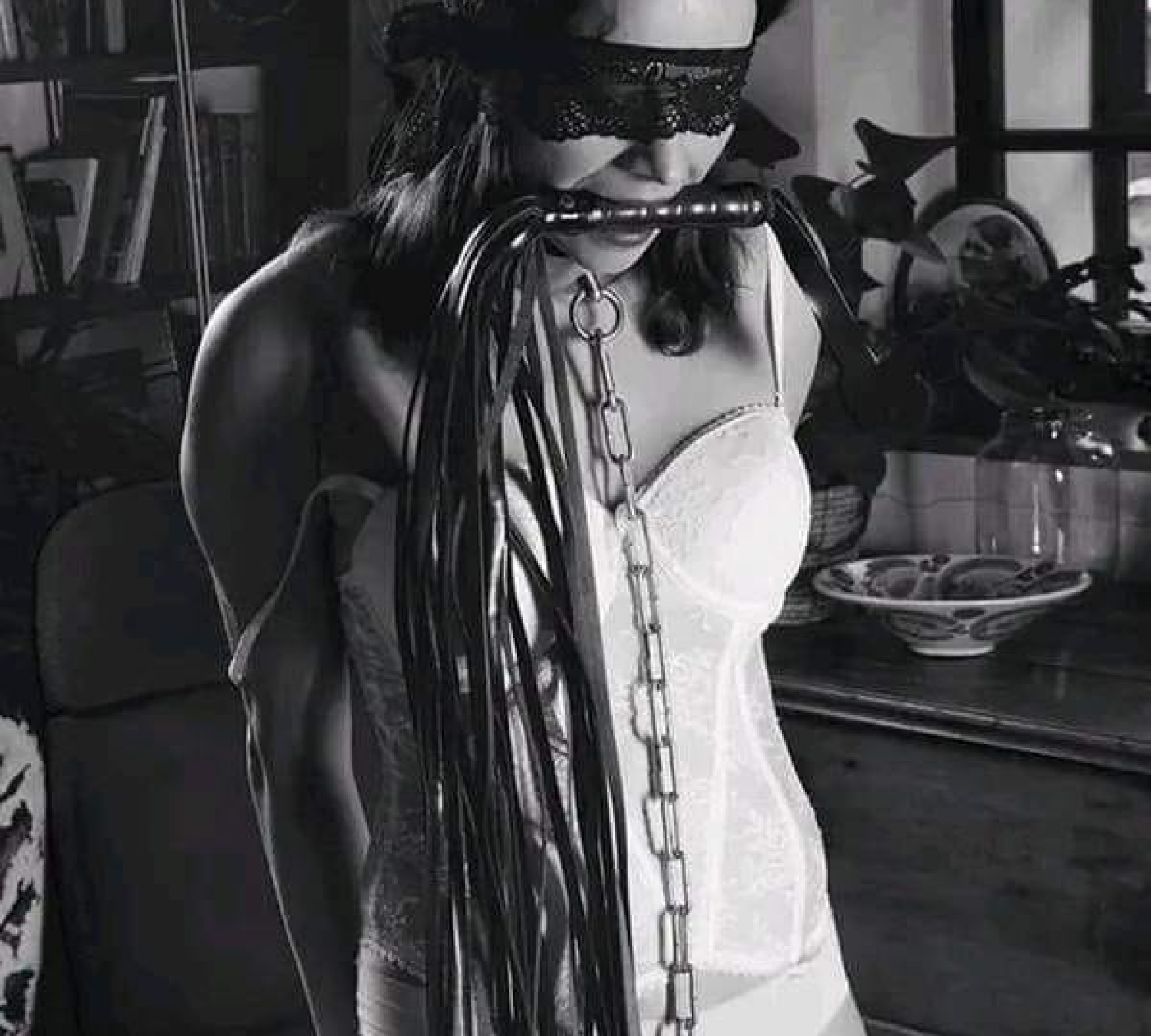 صفات الأنثى الخاضعة: قوة في التسليم بحثًا عن الأمان والاحتواء 